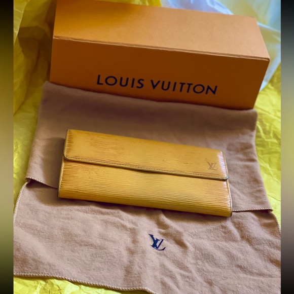 LV yellow with purple interior Epi Sarah wallet - Picture 12 of 12